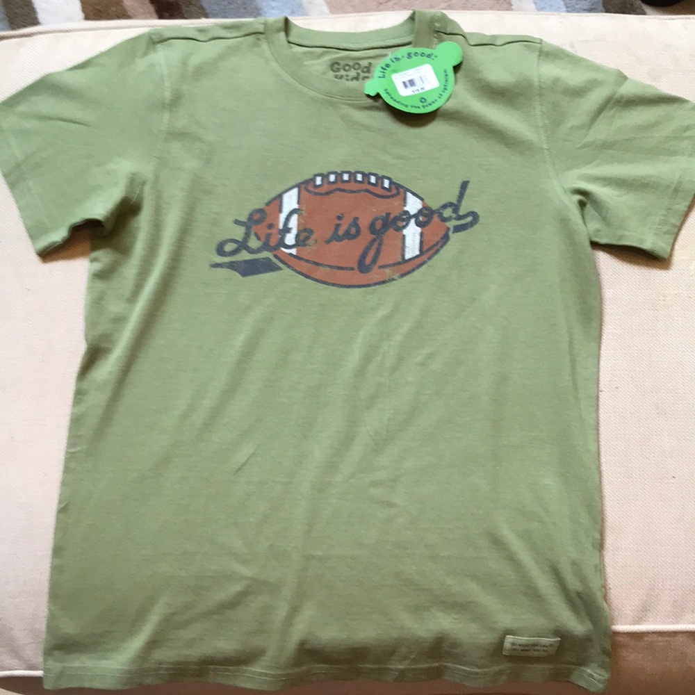 Life is Good Football T-Shirt.🏈🏉NWT
